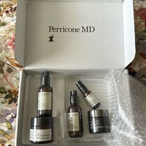 Beautiful kit for your daily routine. Help maintain more beautiful looking skin.